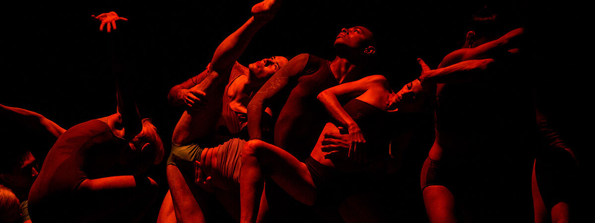 Contemporary dance on stage 