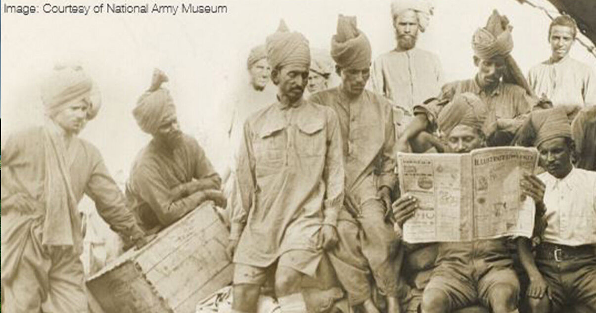 Muslim soldiers reading the news small