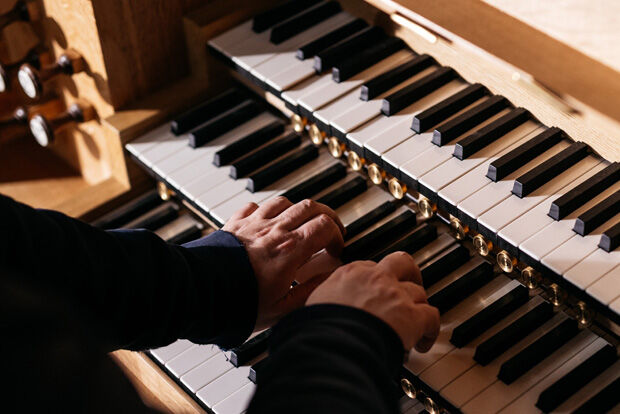 Close up of organist Daniel Moult's hands playing the organ