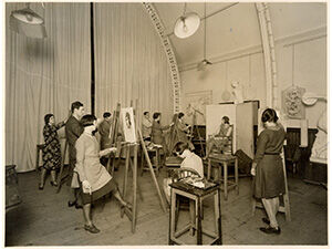 Photograph of a class at the School of Art in 1930, photographer unknown.